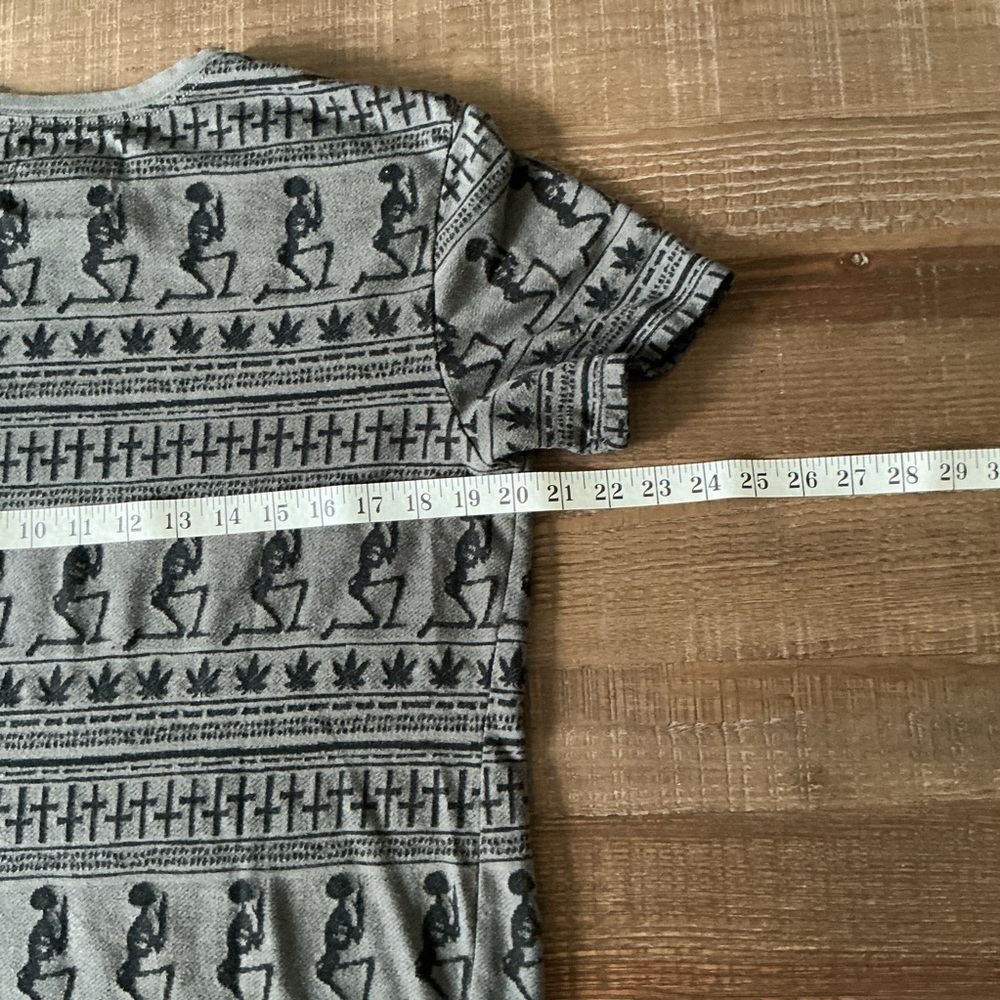 On The Byas Men’s Grey Skeleton Crosses Pot Leaf Tshirt Medium - Picture 6 of 7